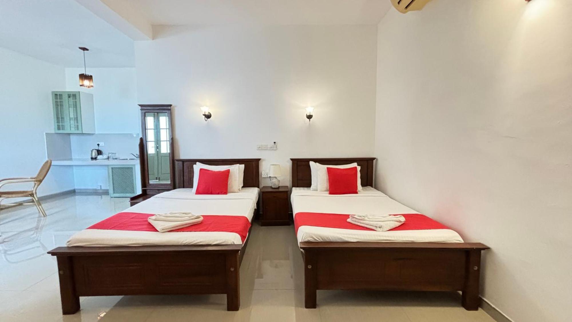 Hotel Chill Hill Hikkaduwa Esterno foto